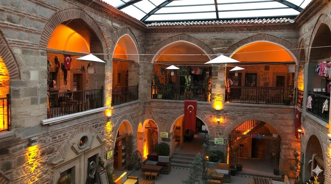 Taşhan (Hoca Üveys Hanı)