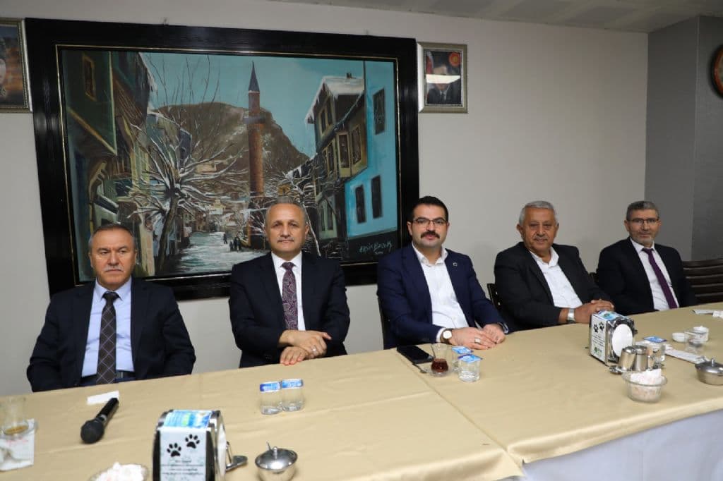 ZEYBEK BAŞKAN DİN GÖREVLİLERİNİ AĞIRLADI