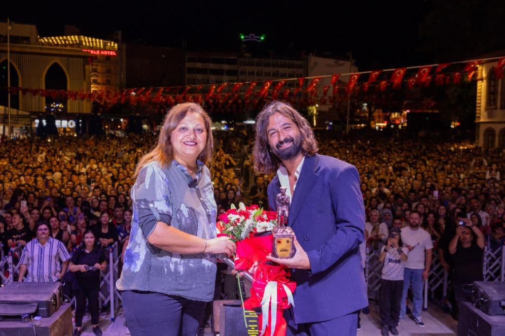 ZAFERİN ŞEHRİNDE ZAFER HAFTASI COŞKUSU KORAY AVCI KONSERİYLE TAÇLANDI