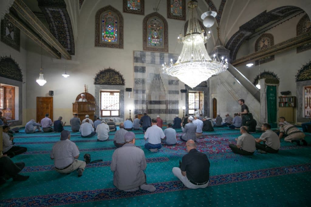 AZİZ ŞEHİTLERİMİZİN RUHLARI ŞÂD OLSUN