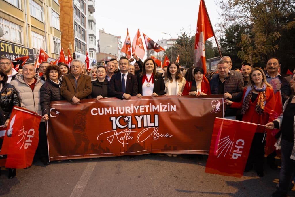 CUMHURİYET MARŞLARIYLA COŞKU ZİRVEYE ÇIKTI