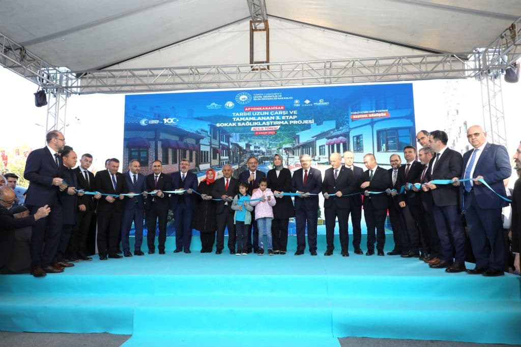 TARİHİ UZUN ÇARŞIYA MUHTEŞEM AÇILIŞ