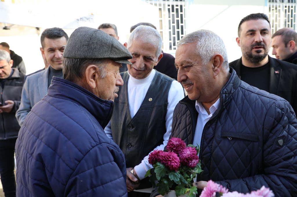 ZEYBEK BAŞKAN´DAN KAYADİBİ MAHALLESİ´NE ZİYARET