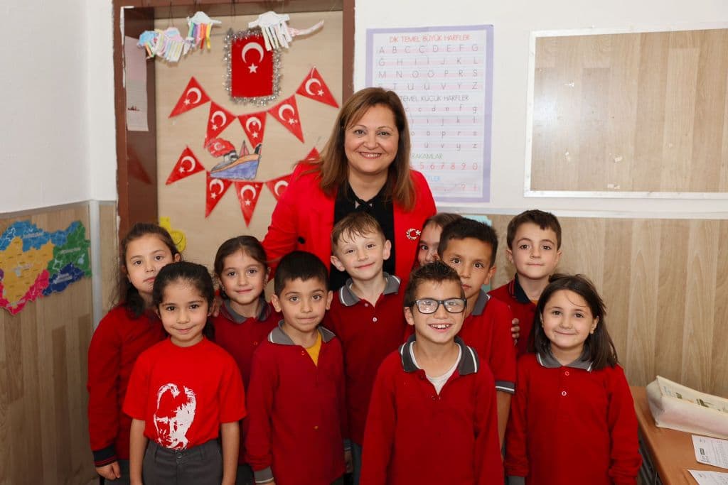 BAŞKANIMIZ BURCU KÖKSAL´DAN EĞİTİME DESTEK