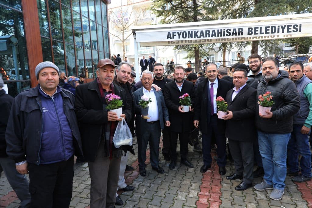 ZEYBEK BAŞKAN CUMHURİYET MAHALLESİ´Nİ ZİYARET ETTİ