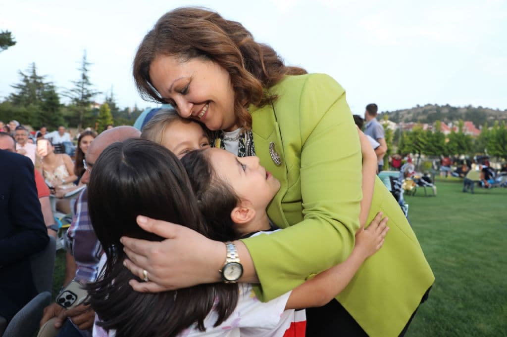 AFYONKARAHİSAR´DA YAZ AKŞAMLARI COŞKUSU