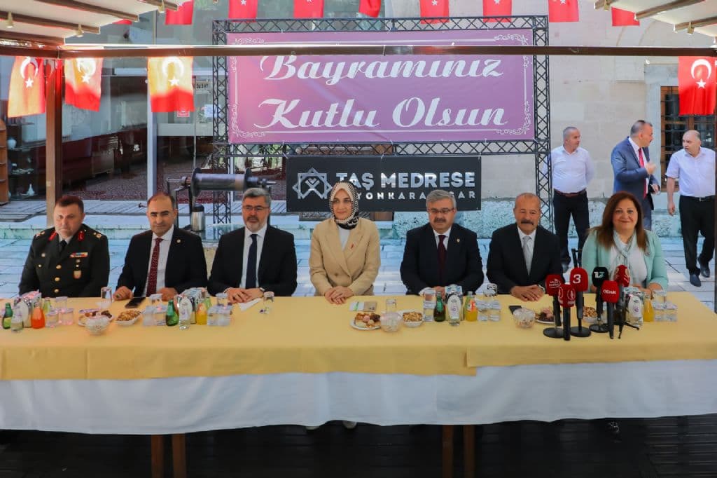 BAYRAMLAŞMA TÖRENİ TAŞ MEDRESE´DE DÜZENLENDİ