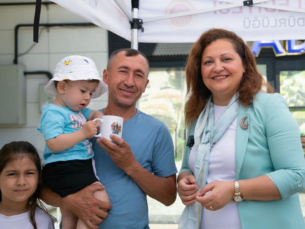 BAŞKANIMIZ BURCU KÖKSAL´DAN "BABALAR GÜNÜ" JESTİ