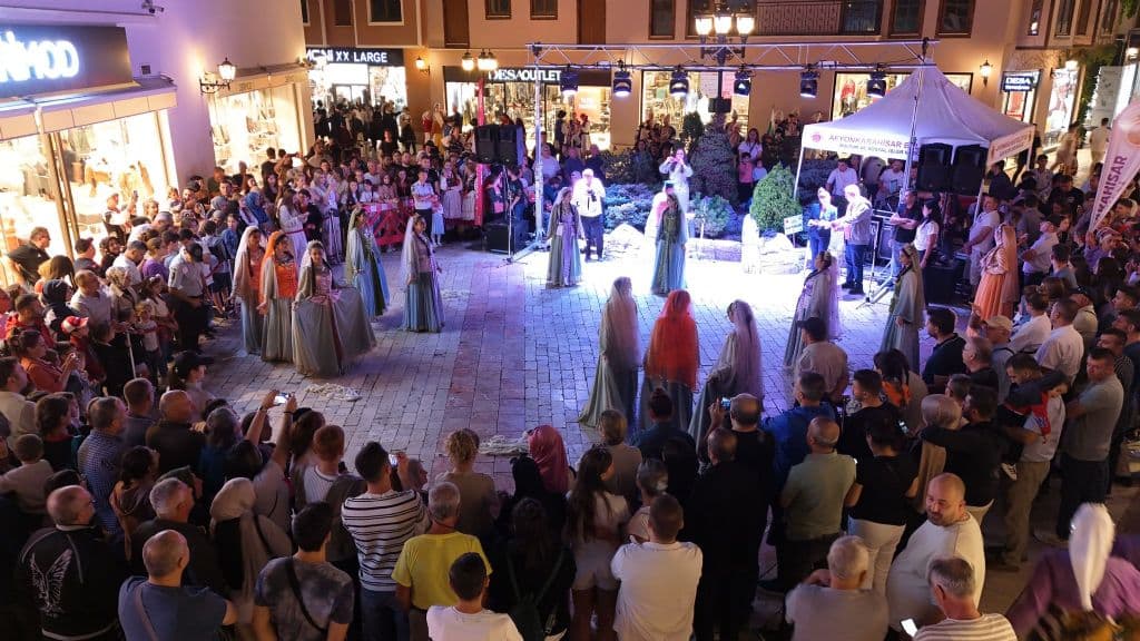 ULUSLARARASI ZAFER HALK OYUNLARI FESTİVALİNE GÖRKEMLİ BAŞLANGIÇ