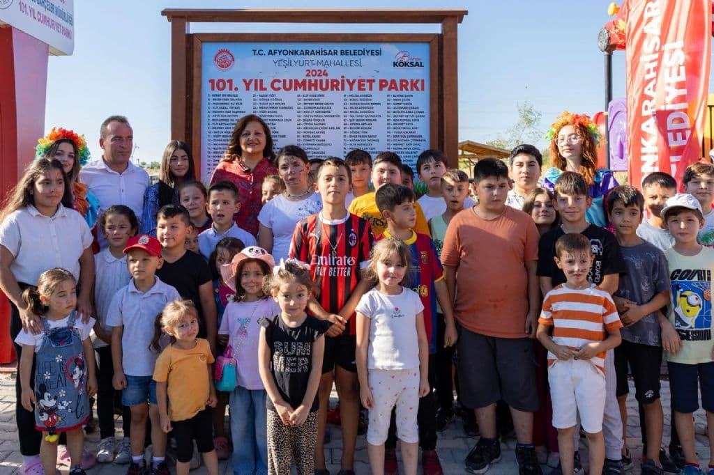 101. YIL CUMHURİYET PARKINDAKİ AĞAÇLARIMIZ ÇOCUKLARIMIZA EMANET