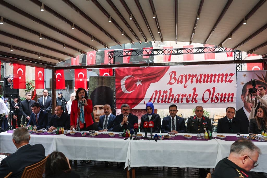 GELENEKSEL BAYRAMLAŞMA TÖRENİ TAŞ MEDRESE´DE YAPILDI