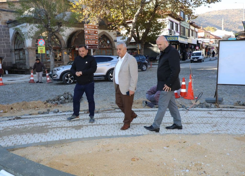ZEYBEK BAŞKAN ÇALIŞMALARI YERİNDE TAKİP ETTİ