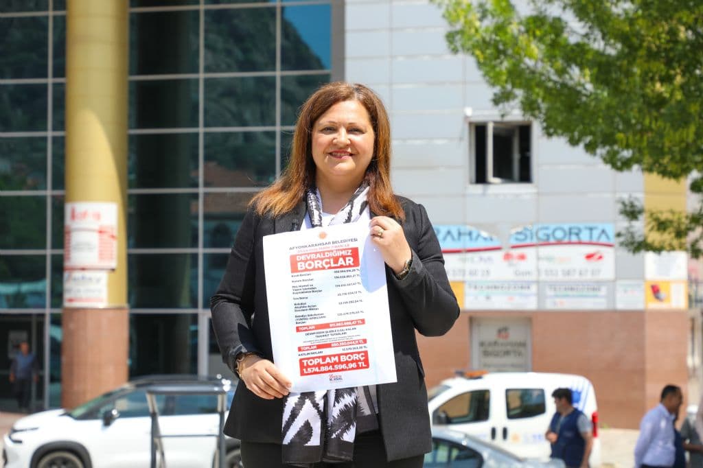BAŞKANIMIZ BURCU KÖKSAL BELEDİYENİN BORCUNU AÇIKLADI