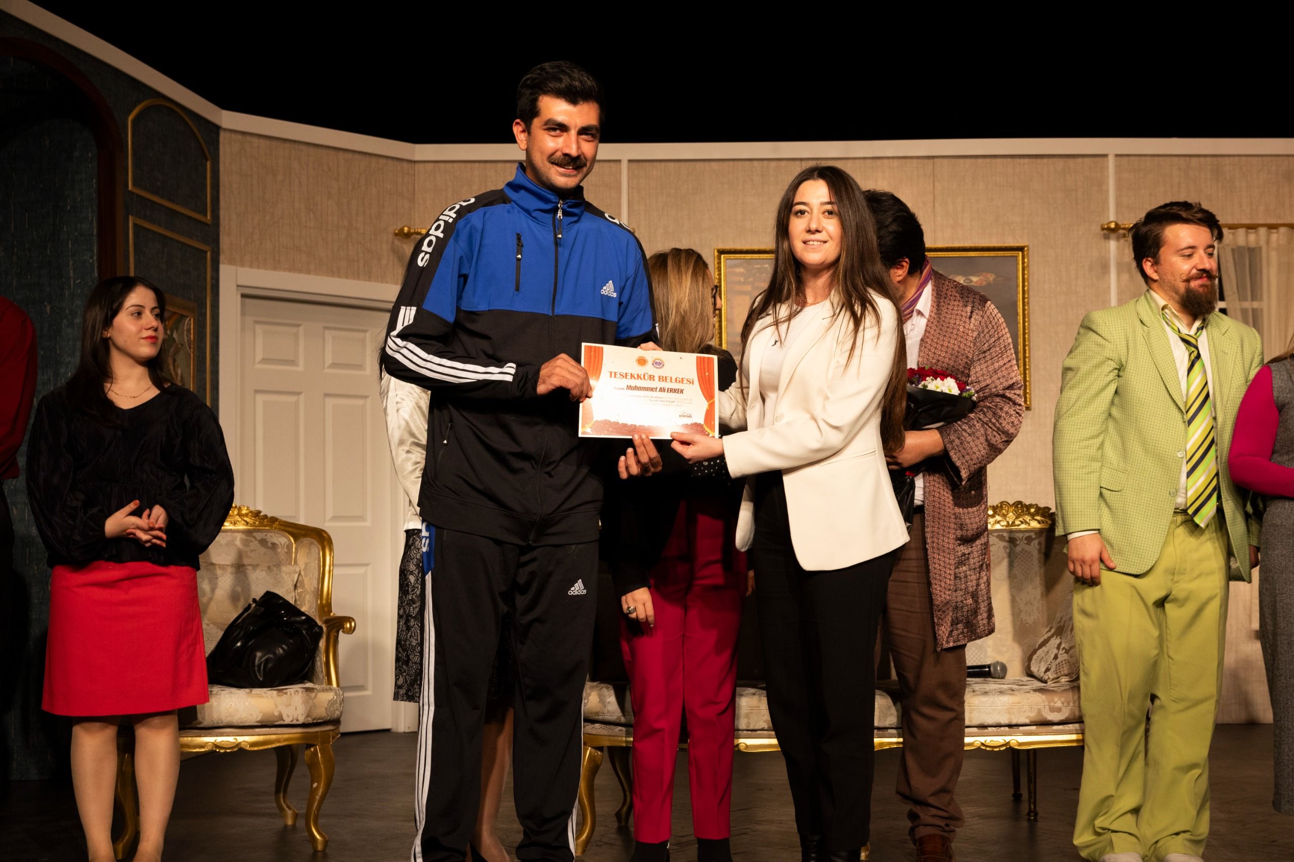Eyvah Yine Karisti Gala 010 2024105047 3 1024 768 2010