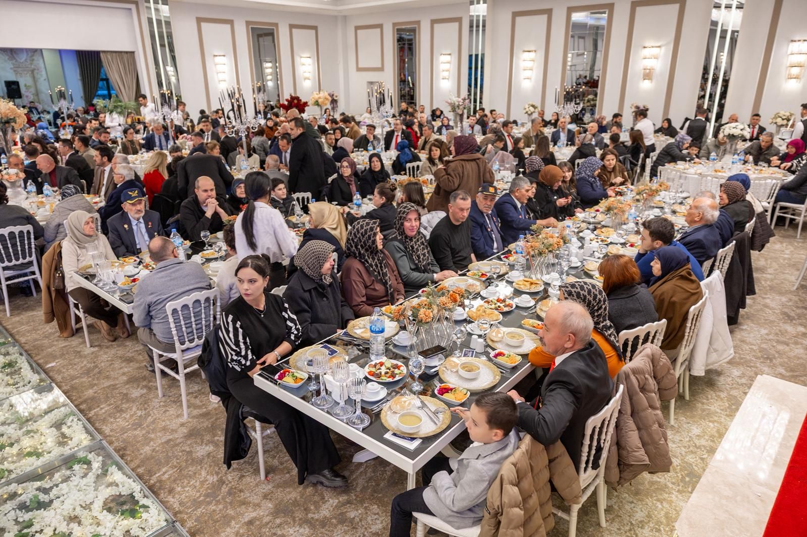%c 5 % 9 Eehit Aileleri Ve Gaziler Iftari 004 2702 222442 6 1024 768 2026
