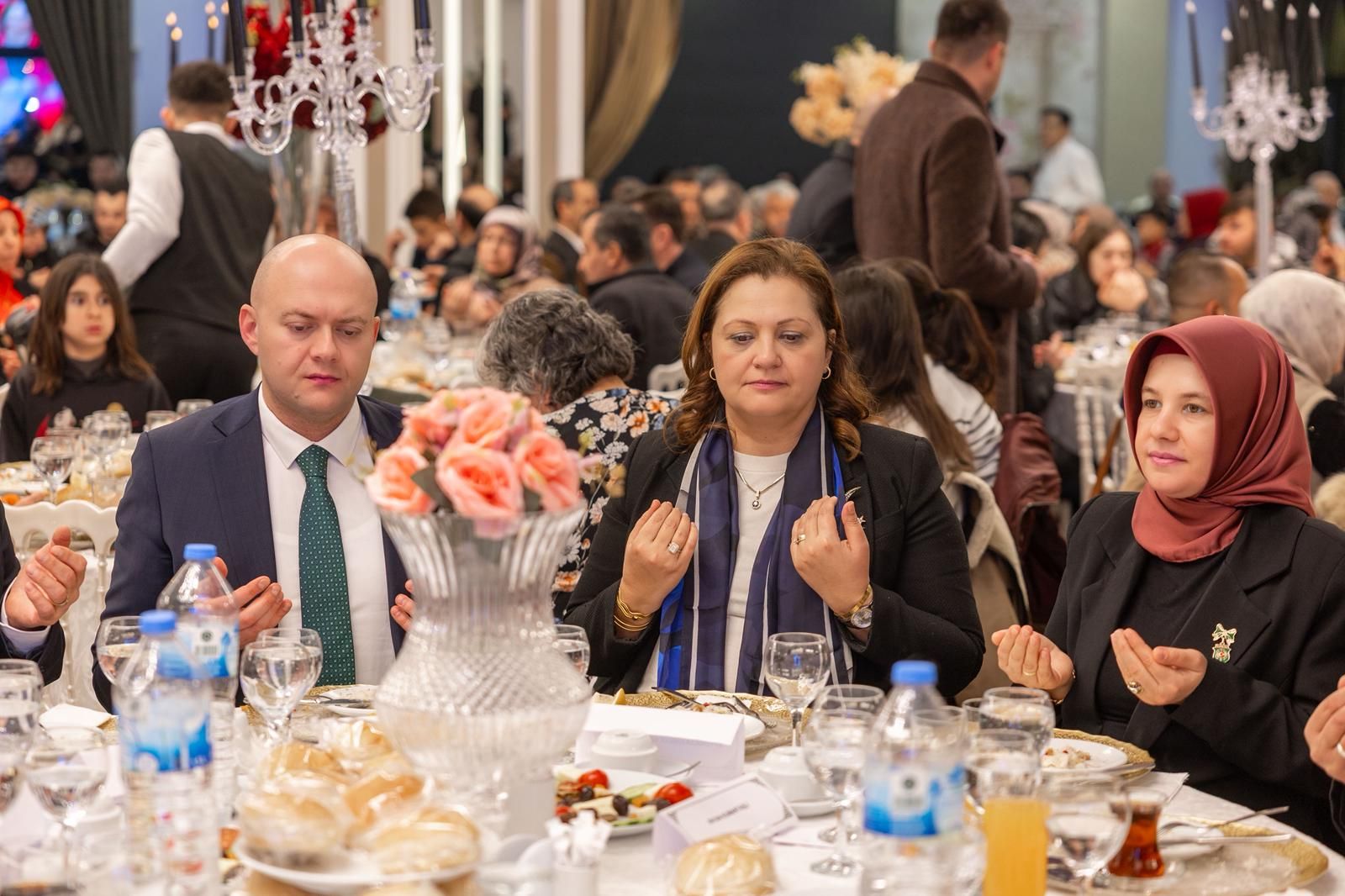 %c 5 % 9 Eehit Aileleri Ve Gaziler Iftari 003 2702 222442 5 1024 768 2026