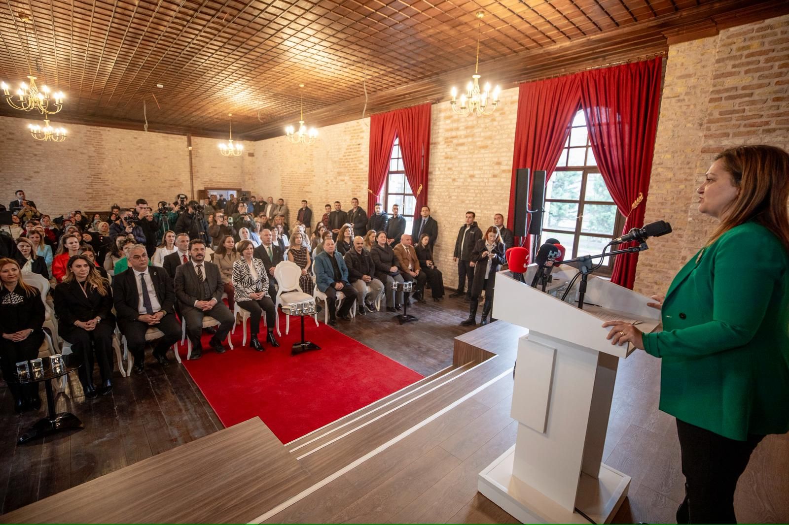 Efsanelerle Ipek Sergisi 004 1004 201904 6 1024 768 2026