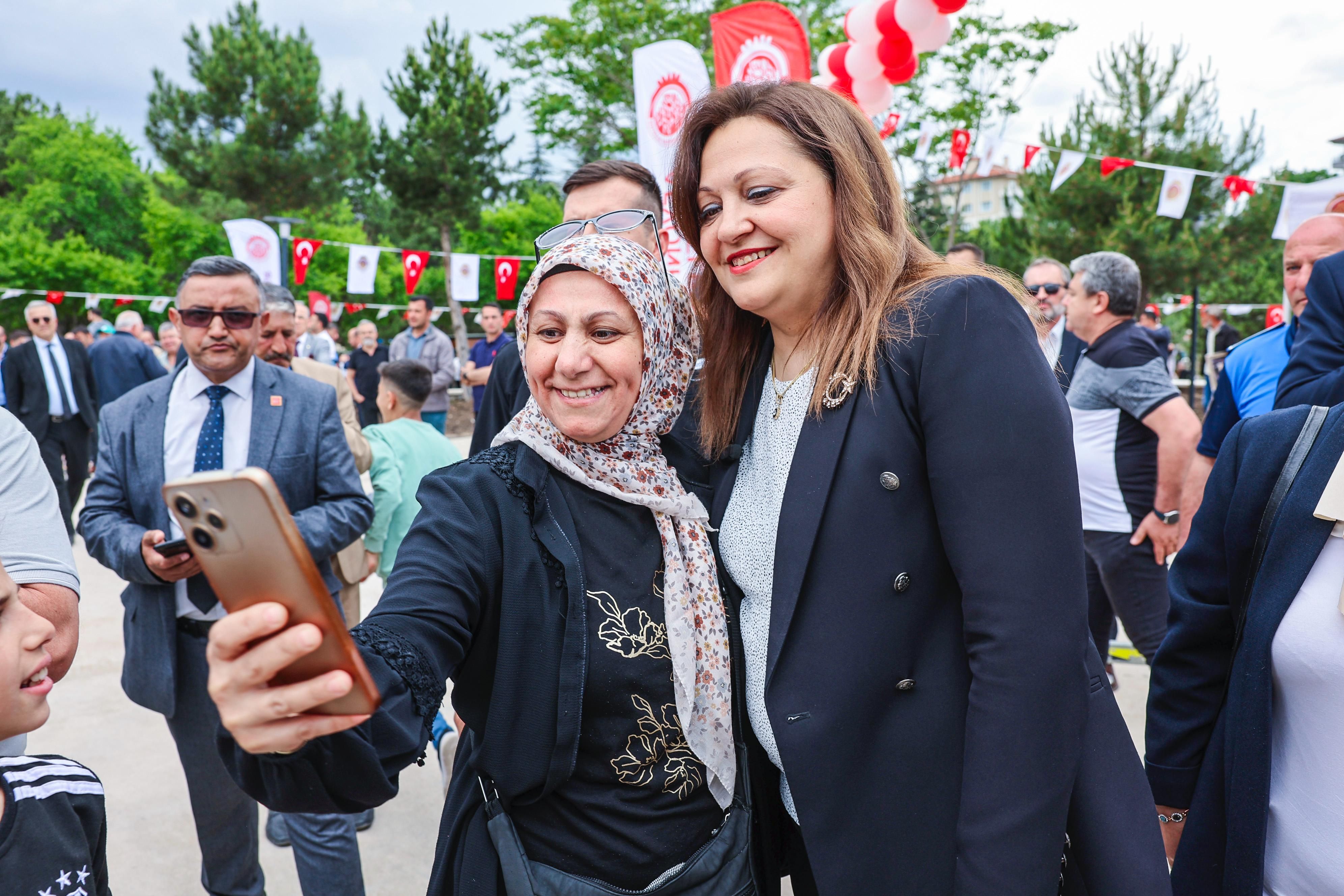 Bulent Ecevit Parki Acilisi G 3005 181340 7 1024 768 2025