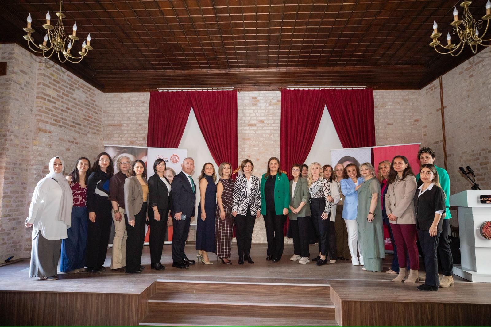 Efsanelerle Ipek Sergisi 008 1004 201904 10 1024 768 2026