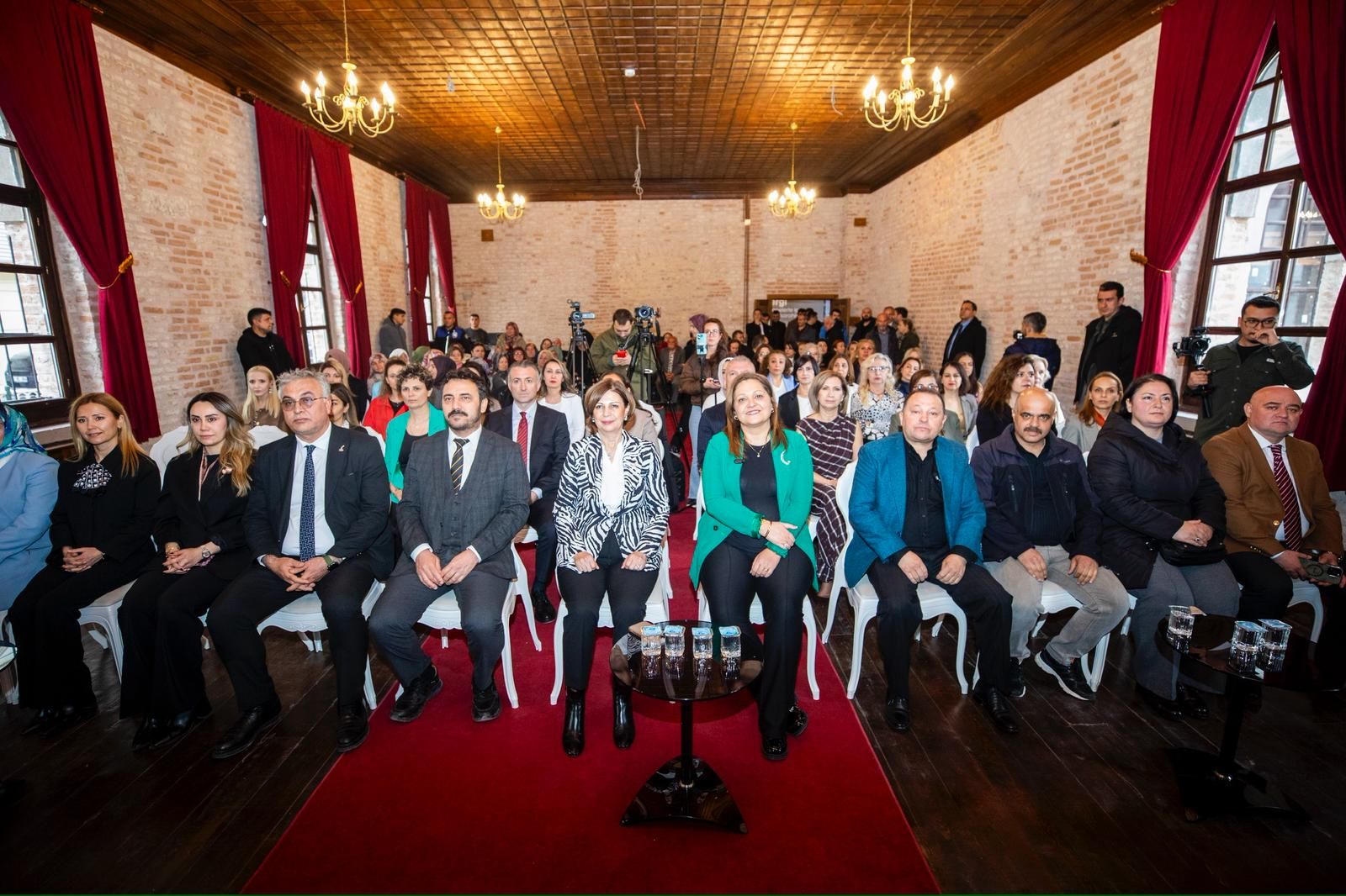 Efsanelerle Ipek Sergisi 003 1004 201904 5 1024 768 2026