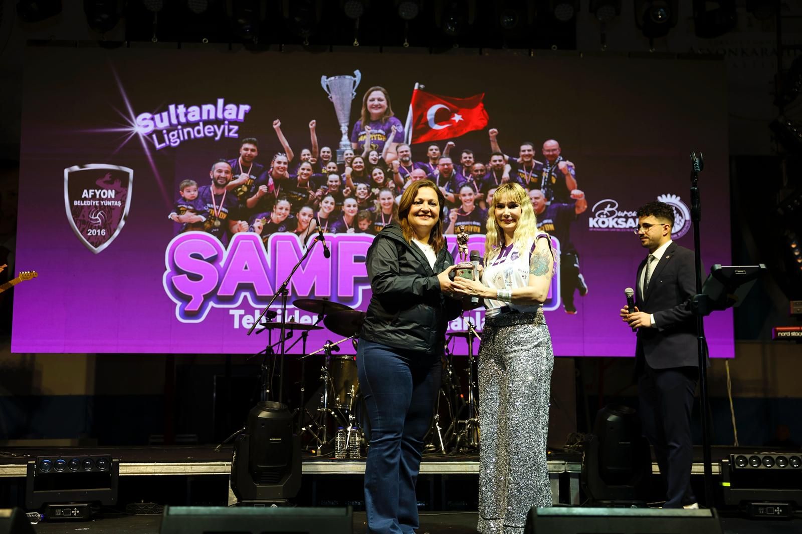 %c 5 % 9 Eampiyonluk Kutlamasi 006 1104 234729 9 1024 768 2026
