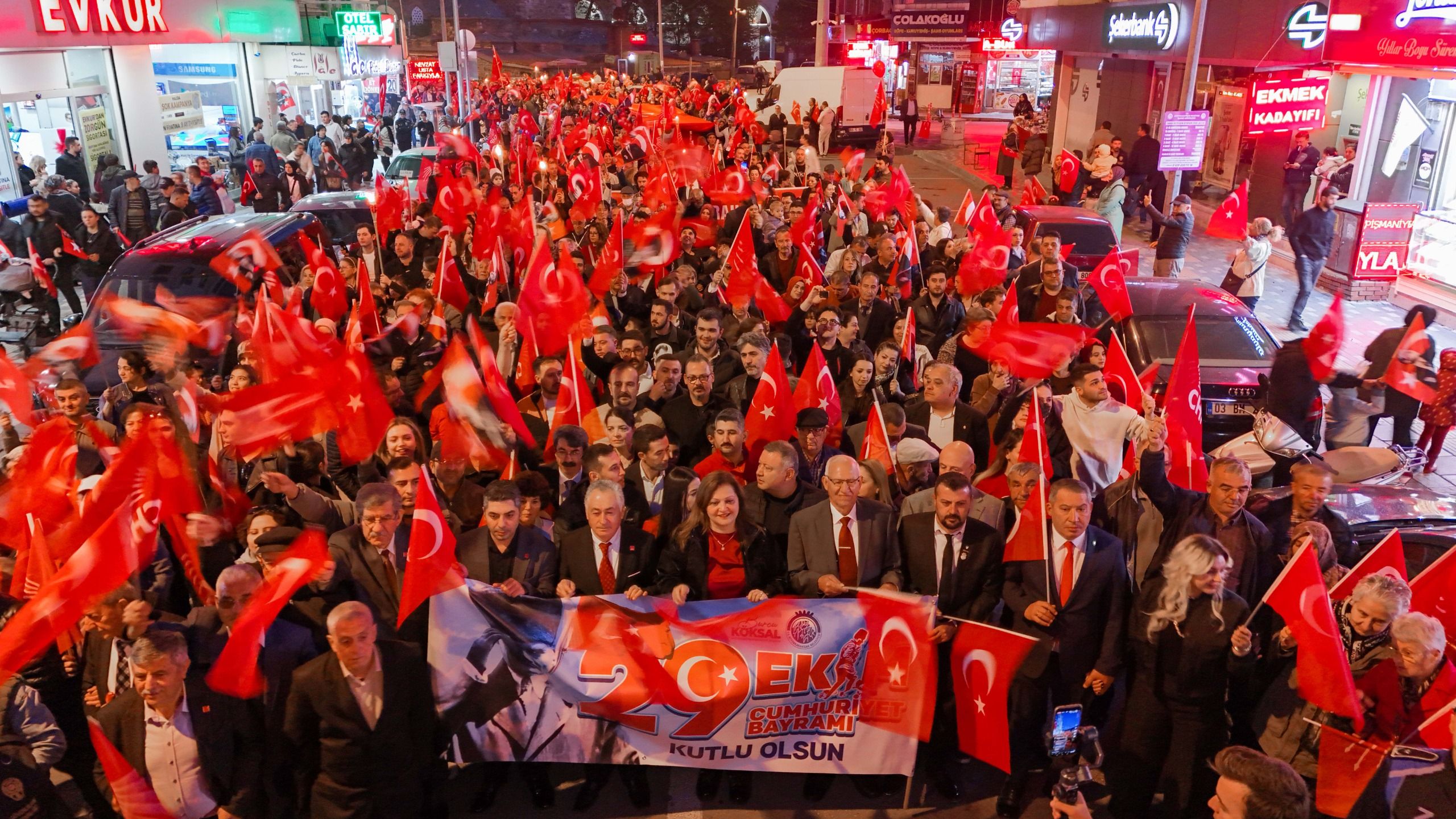 Cumhuriyet Bayrami Fener Alayi 006 2910 210235 4 1024 768 2025